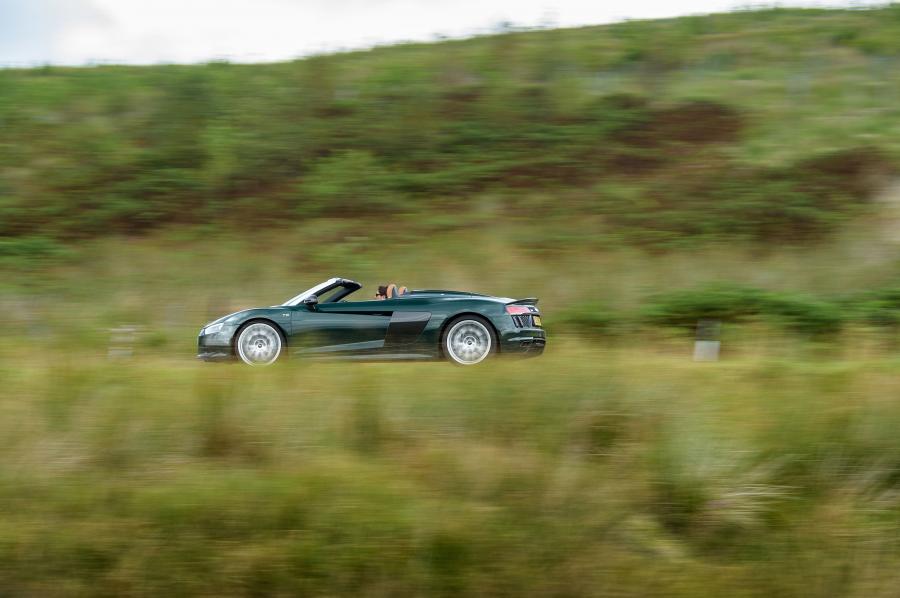  Audi R8 Spyder V10 Plus 2017 года  (UK) (фото 15 из 40)
